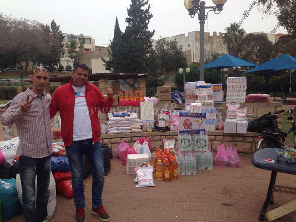 صور: للأسبوع الثاني على التوالي - أهالي يافا يجمعون التبرعات لاغاثة غزة